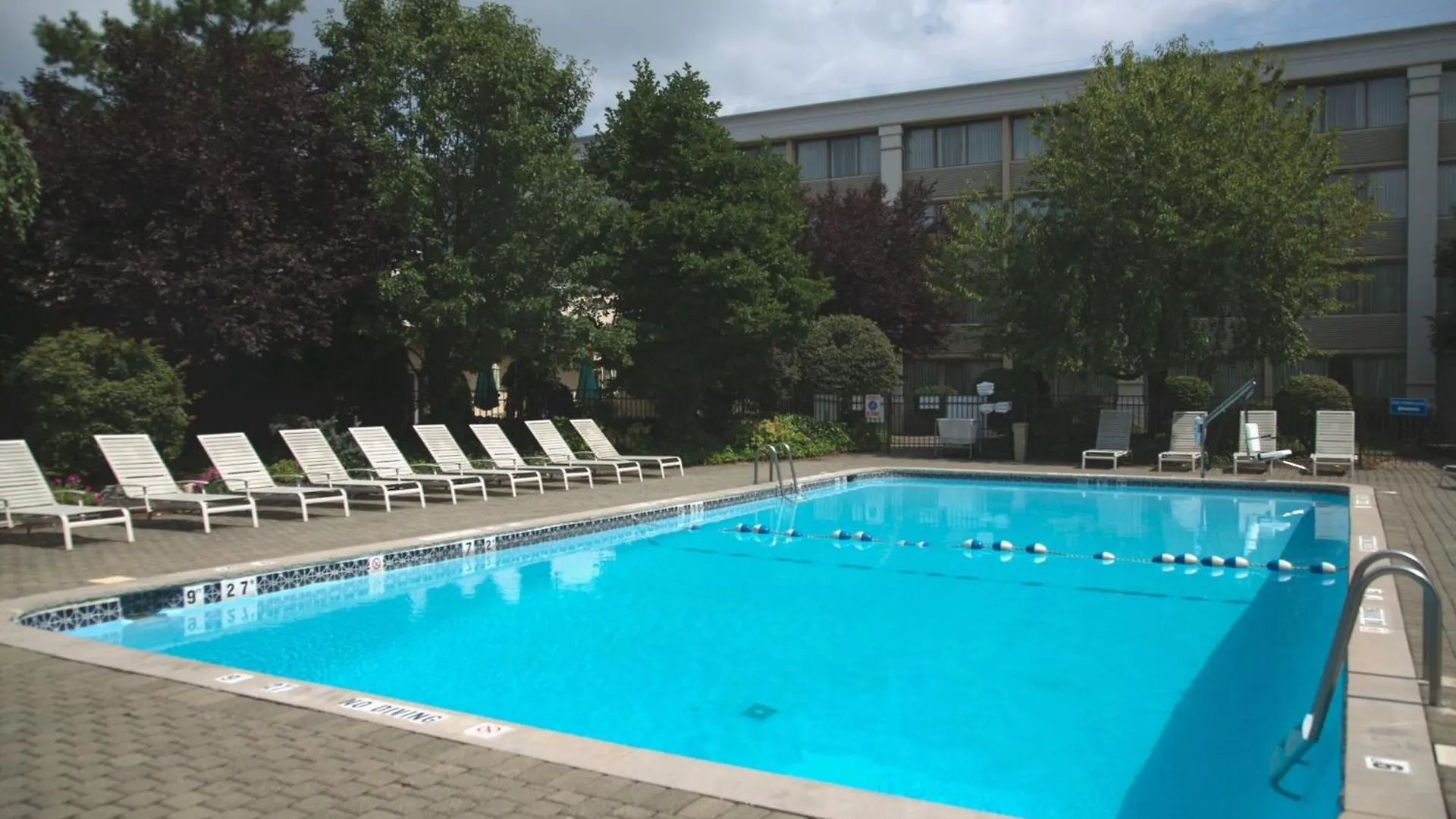 Holiday Inn & Suites Parsippany Fairfield By Ihg 3*,